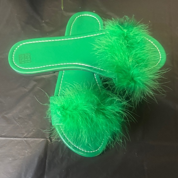 Green Feathered Slide Sandals - Picture 4 of 4